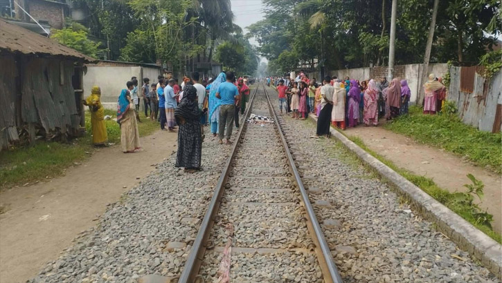 মরদেহের ওপর দিয়ে গেল আরেক ট্রেন